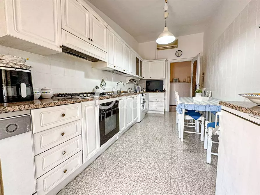 Immagine 7 di Quadrilocale in vendita  in VIA CERZETO a Roma