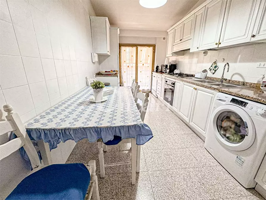 Immagine 40 di Quadrilocale in vendita  in VIA CERZETO a Roma