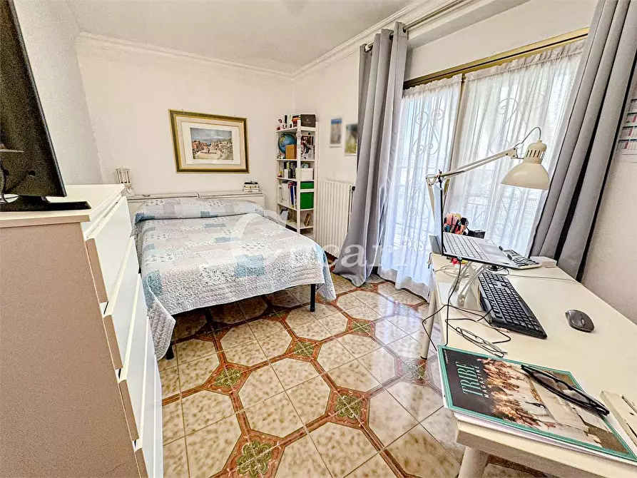 Immagine 41 di Quadrilocale in vendita  in VIA CERZETO a Roma