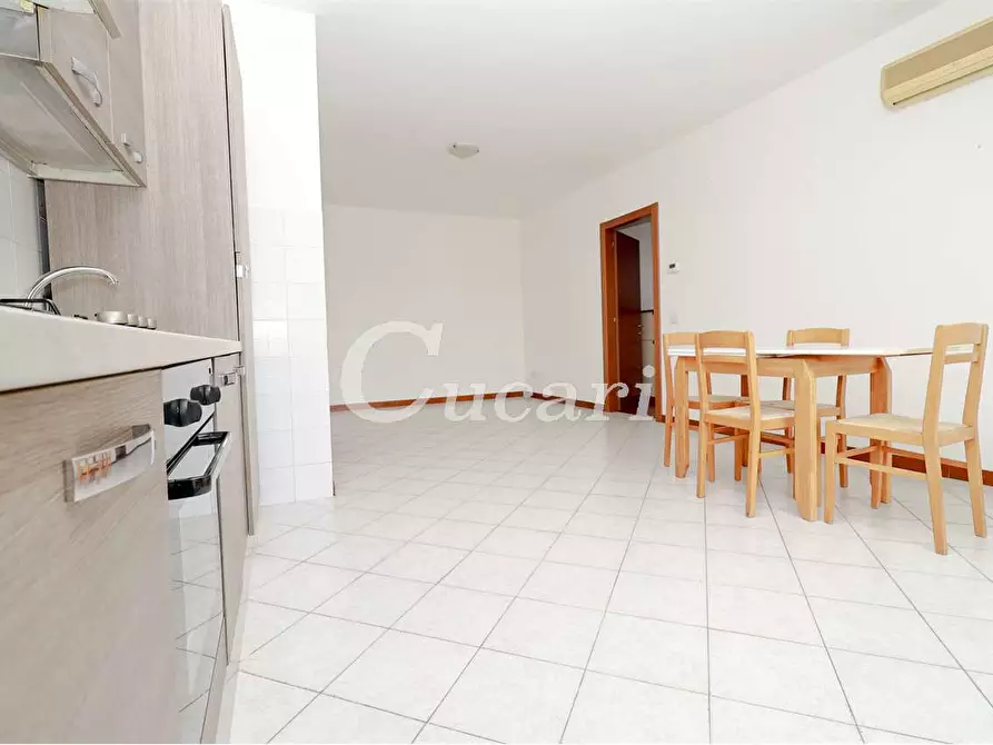 Immagine 2 di Bilocale in vendita  in Via Poseidone a Roma