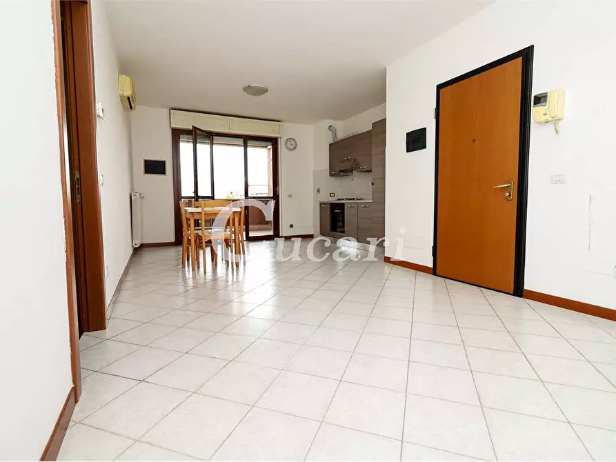 Immagine 4 di Bilocale in vendita  in Via Poseidone a Roma