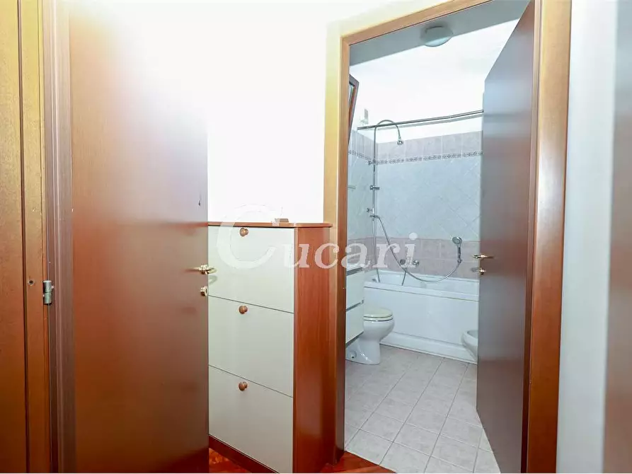 Immagine 6 di Bilocale in vendita  in Via Poseidone a Roma