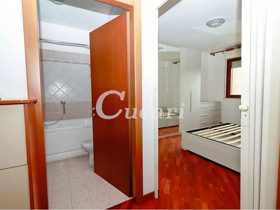 Immagine 7 di Bilocale in vendita  in Via Poseidone a Roma