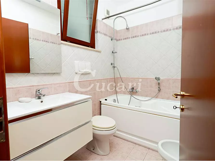 Immagine 13 di Bilocale in vendita  in Via Poseidone a Roma