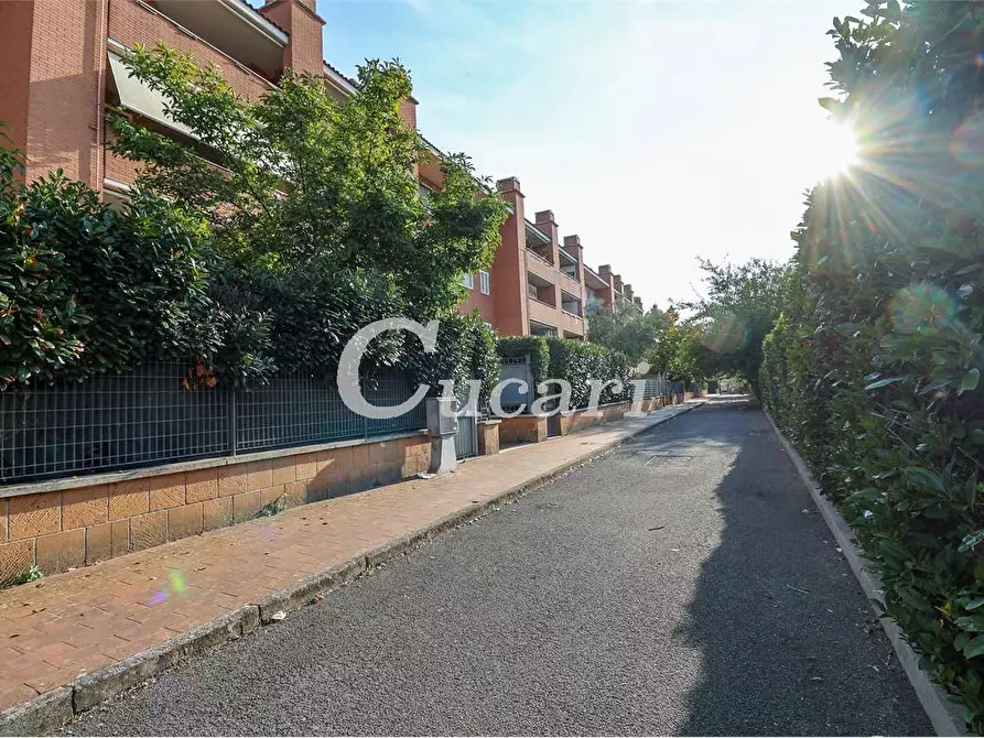 Immagine 23 di Bilocale in vendita  in Via Poseidone a Roma