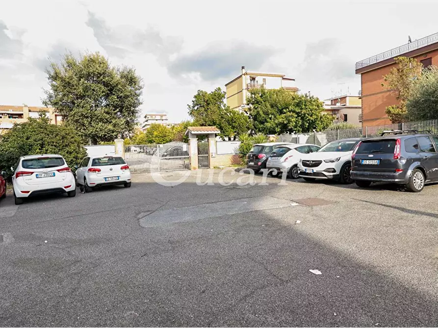 Immagine 31 di Bilocale in vendita  in Via Poseidone a Roma