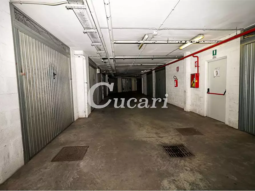 Immagine 34 di Bilocale in vendita  in Via Poseidone a Roma