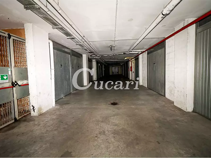 Immagine 35 di Bilocale in vendita  in Via Poseidone a Roma