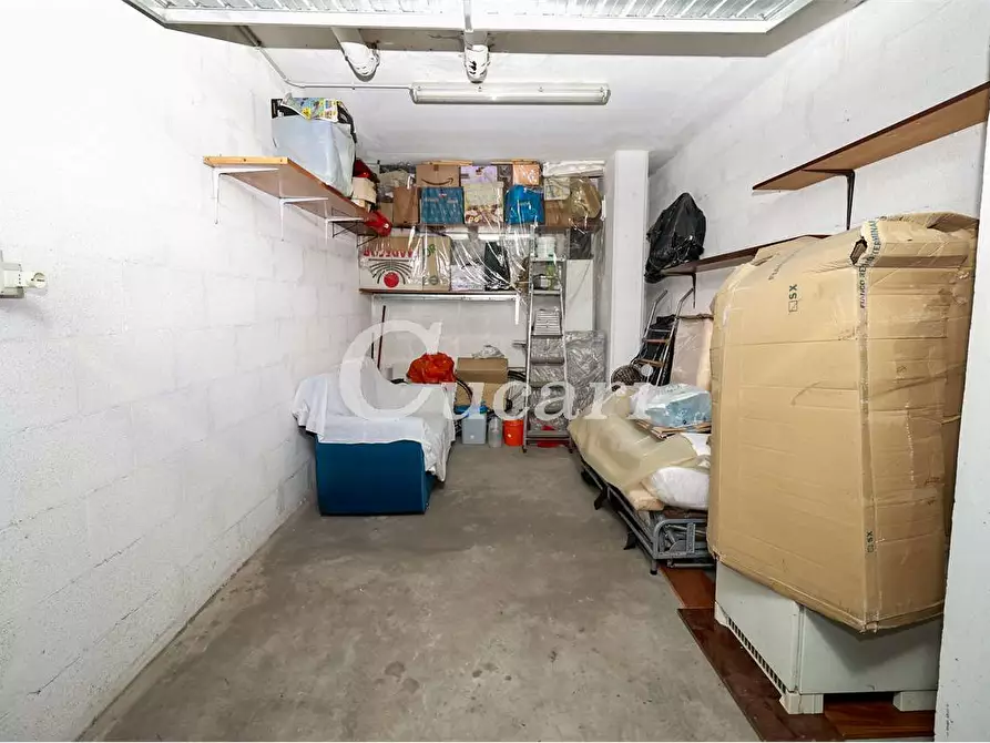 Immagine 36 di Bilocale in vendita  in Via Poseidone a Roma