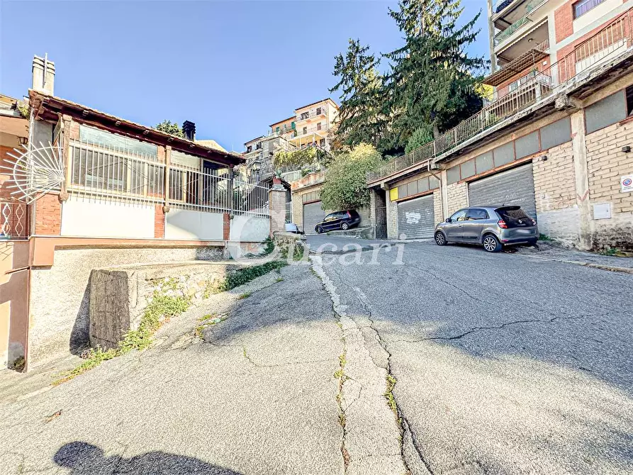 Immagine 45 di Quadrilocale in vendita  in via san carlo borromeo a Rocca Di Papa