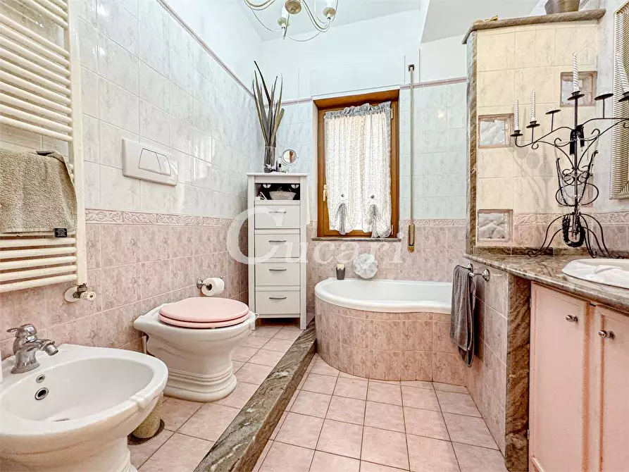 Immagine 50 di Quadrilocale in vendita  in via san carlo borromeo a Rocca Di Papa