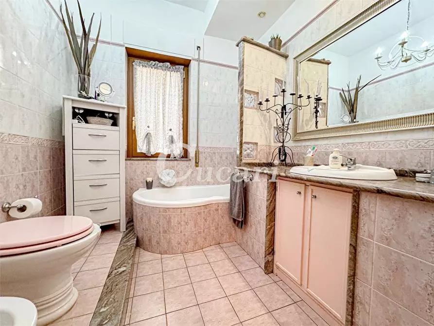 Immagine 51 di Quadrilocale in vendita  in via san carlo borromeo a Rocca Di Papa