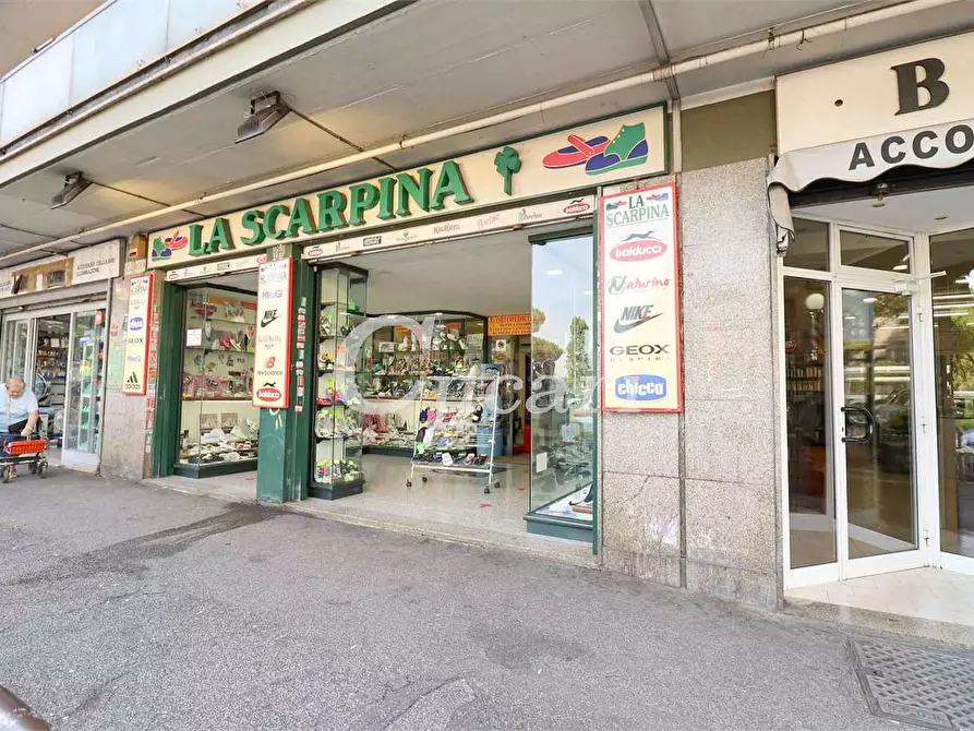 Immagine 1 di Negozio in affitto  in Viale Paolo Ferdinando Quaglia a Roma