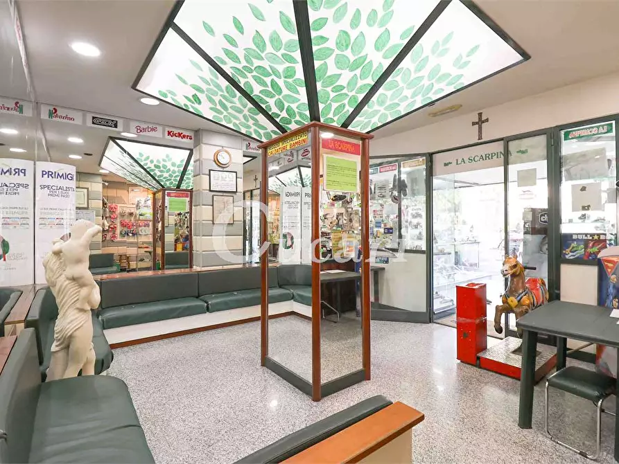 Immagine 12 di Negozio in affitto  in Viale Paolo Ferdinando Quaglia a Roma