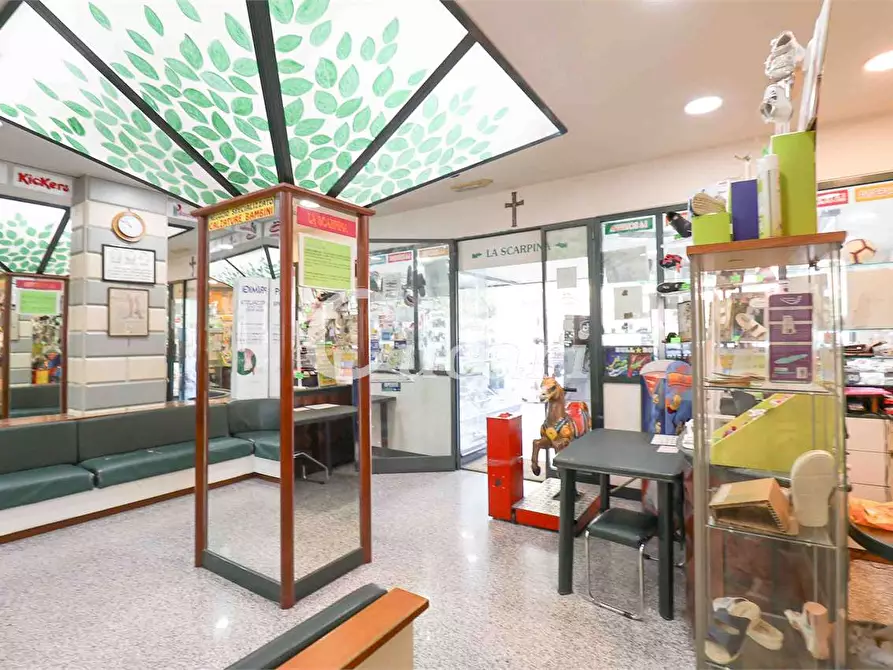 Immagine 13 di Negozio in affitto  in Viale Paolo Ferdinando Quaglia a Roma