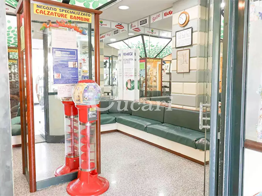 Immagine 19 di Negozio in affitto  in Viale Paolo Ferdinando Quaglia a Roma