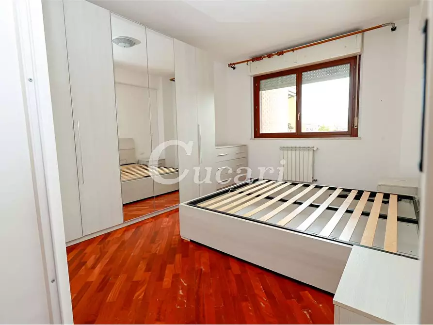 Immagine 11 di Bilocale in vendita  in Via Poseidone a Roma