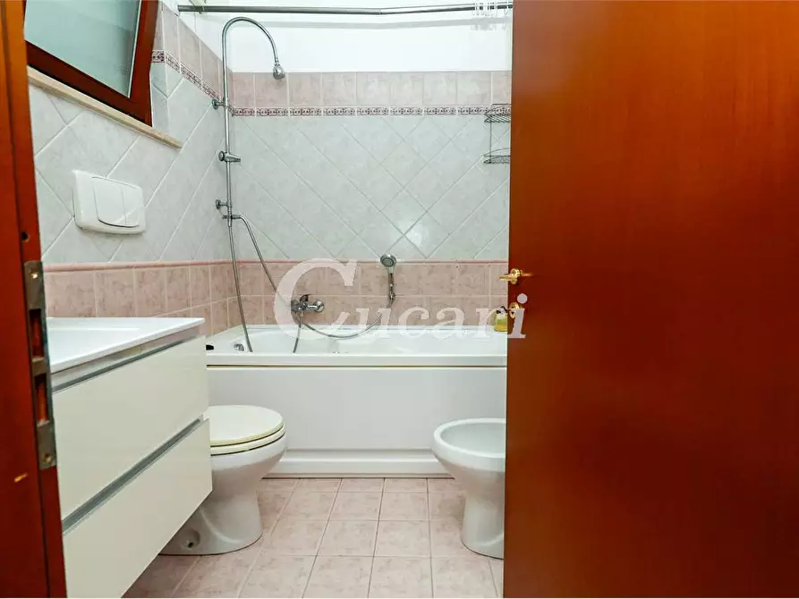 Immagine 14 di Bilocale in vendita  in Via Poseidone a Roma