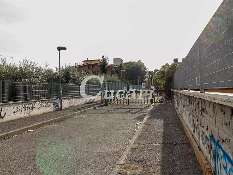 Immagine 26 di Bilocale in vendita  in Via Poseidone a Roma