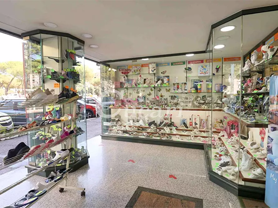 Immagine 9 di Negozio in vendita  in Viale Paolo Ferdinando Quaglia a Roma