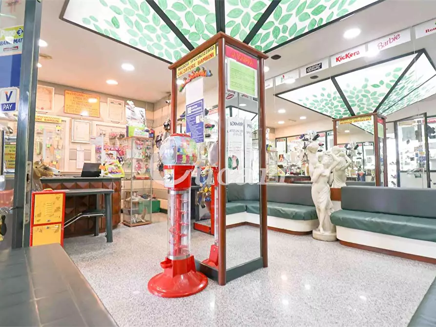 Immagine 10 di Negozio in vendita  in Viale Paolo Ferdinando Quaglia a Roma