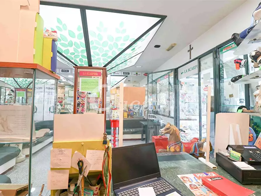 Immagine 16 di Negozio in vendita  in Viale Paolo Ferdinando Quaglia a Roma