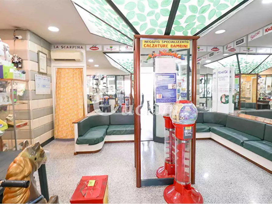 Immagine 18 di Negozio in vendita  in Viale Paolo Ferdinando Quaglia a Roma