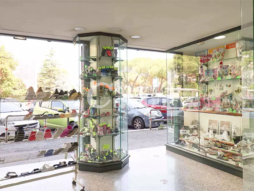 Immagine 21 di Negozio in vendita  in Viale Paolo Ferdinando Quaglia a Roma