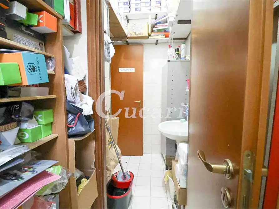 Immagine 30 di Negozio in vendita  in Viale Paolo Ferdinando Quaglia a Roma