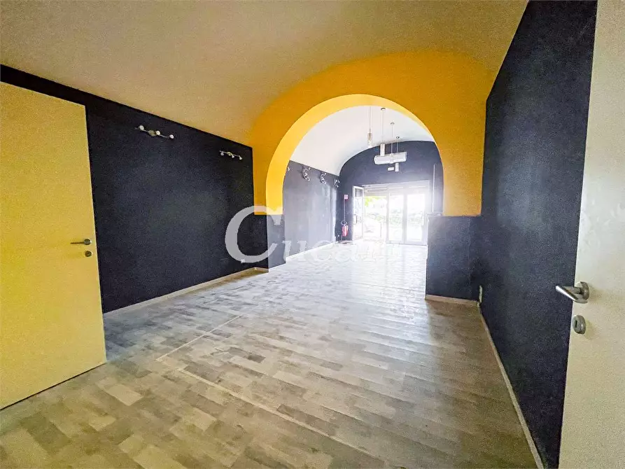 Immagine 3 di Negozio in affitto  in viale emilia romagna a Genzano Di Roma