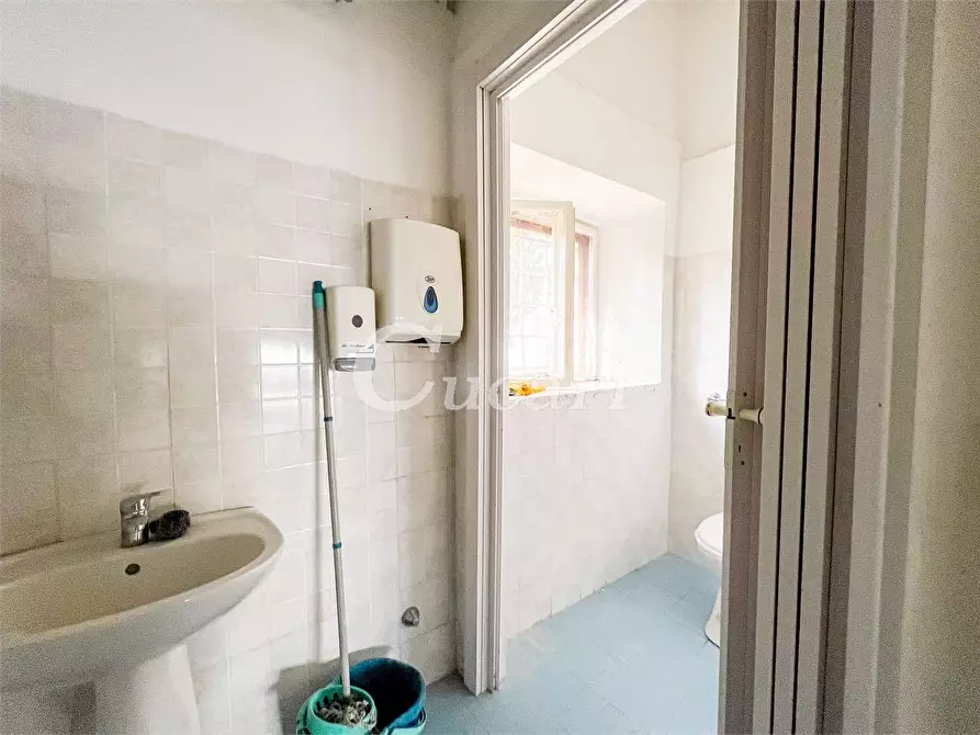 Immagine 10 di Negozio in affitto  in viale emilia romagna a Genzano Di Roma