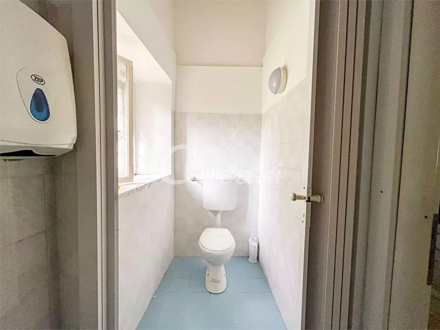 Immagine 11 di Negozio in affitto  in viale emilia romagna a Genzano Di Roma