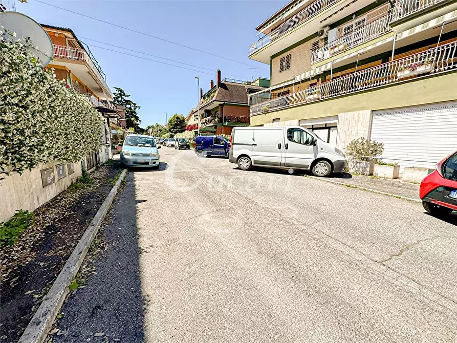 Immagine 59 di Quadrilocale in vendita  in VIA CERZETO a Roma