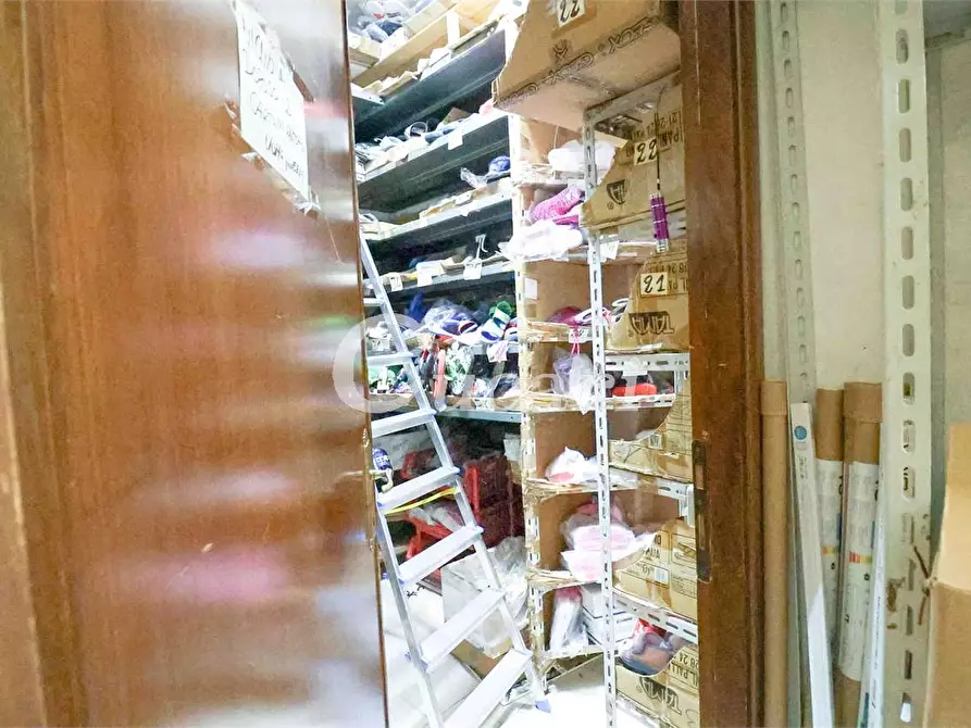 Immagine 31 di Negozio in affitto  in Viale Paolo Ferdinando Quaglia a Roma