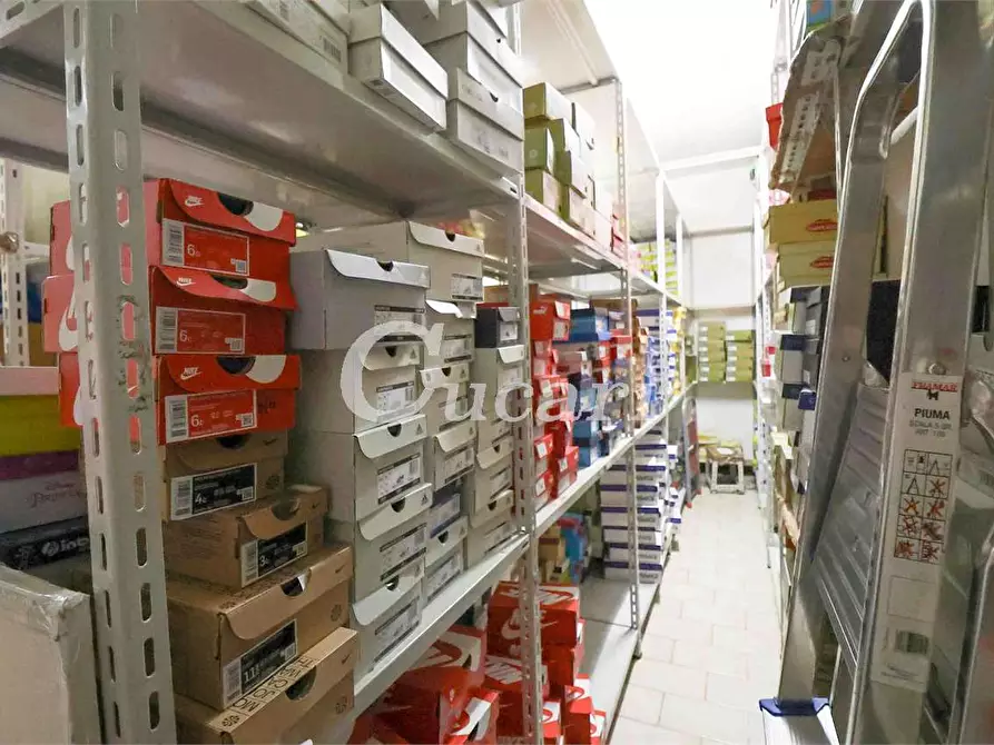 Immagine 38 di Negozio in affitto  in Viale Paolo Ferdinando Quaglia a Roma