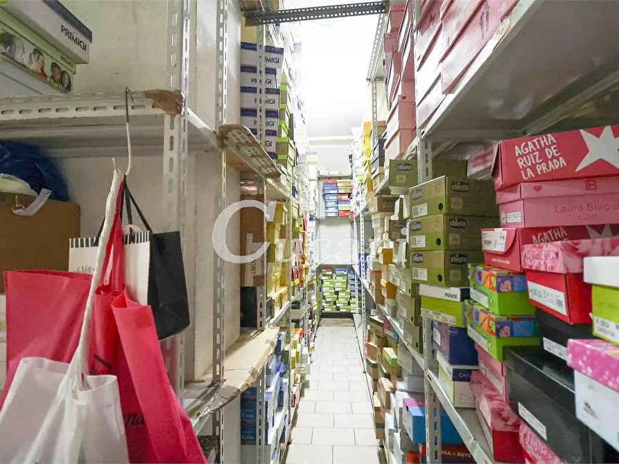 Immagine 39 di Negozio in affitto  in Viale Paolo Ferdinando Quaglia a Roma