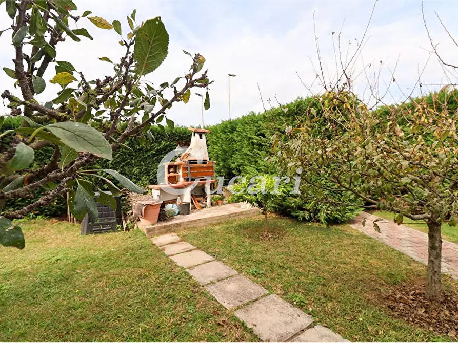 Immagine 7 di Villa in vendita  in viale tevere a Ardea