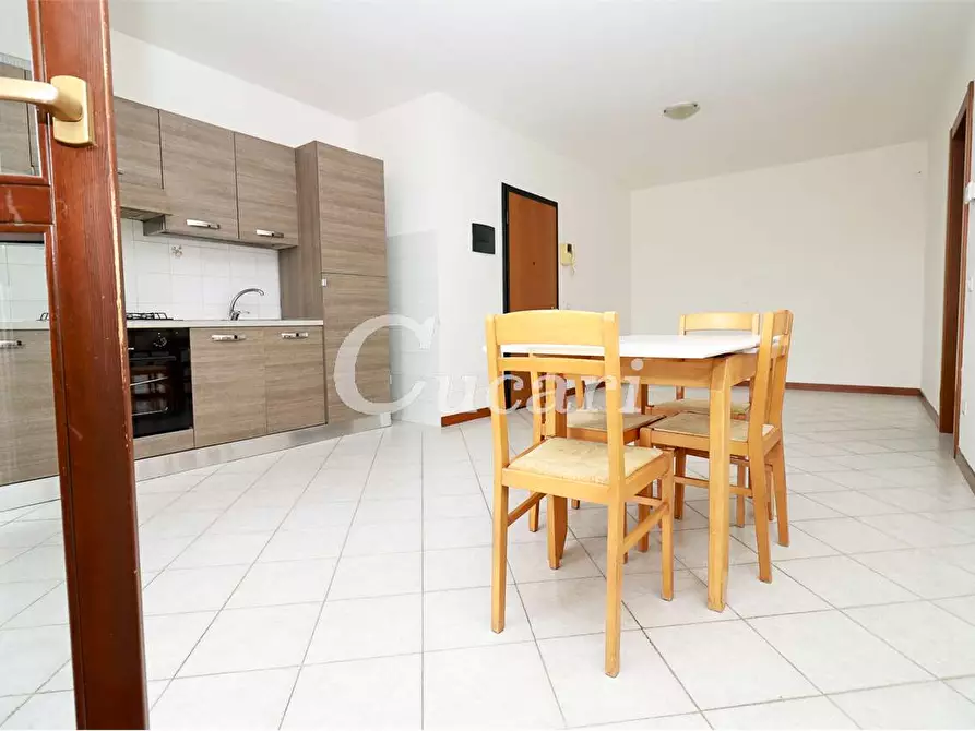 Immagine 5 di Bilocale in vendita  in Via Poseidone a Roma