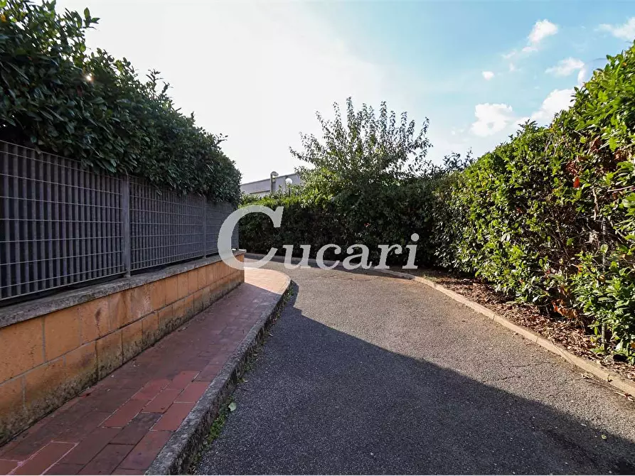 Immagine 24 di Bilocale in vendita  in Via Poseidone a Roma