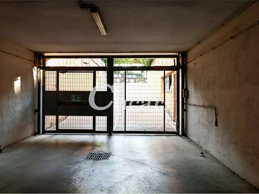 Immagine 44 di Bilocale in vendita  in Via Poseidone a Roma