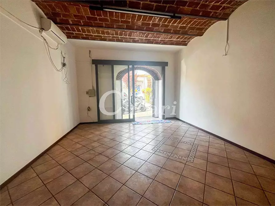 Immagine 3 di Negozio in affitto  in Via sebastiano silvestri  a Genzano Di Roma