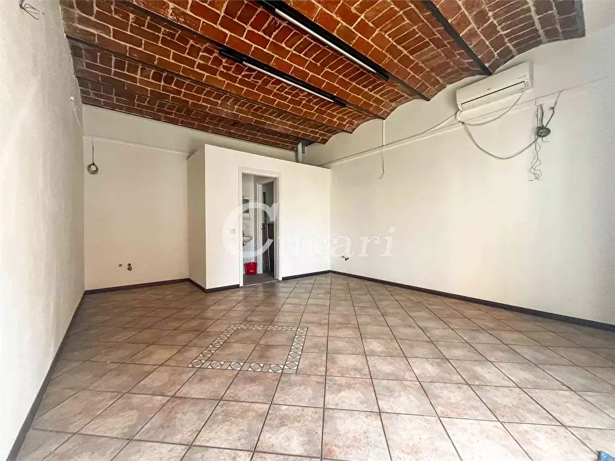 Immagine 2 di Negozio in affitto  in Via sebastiano silvestri  a Genzano Di Roma