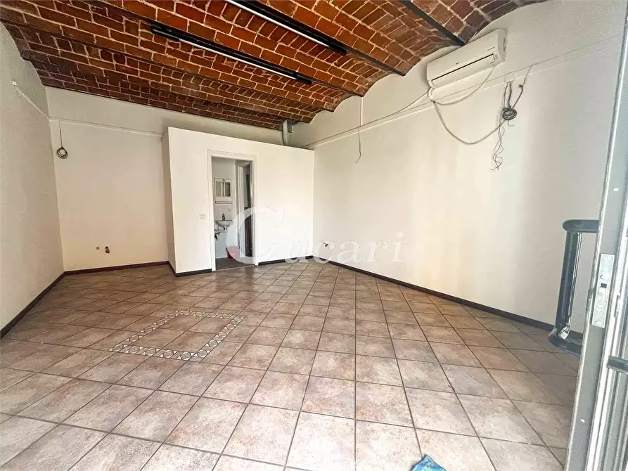 Immagine 7 di Negozio in affitto  in Via sebastiano silvestri  a Genzano Di Roma