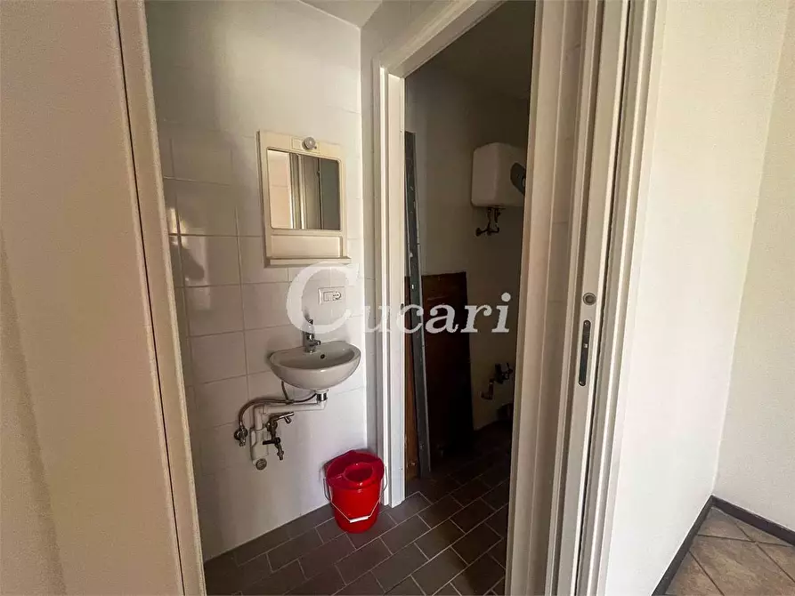 Immagine 21 di Negozio in affitto  in Via sebastiano silvestri  a Genzano Di Roma