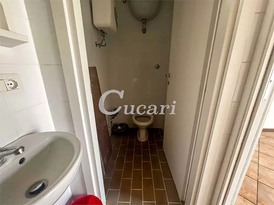 Immagine 16 di Negozio in affitto  in Via sebastiano silvestri  a Genzano Di Roma