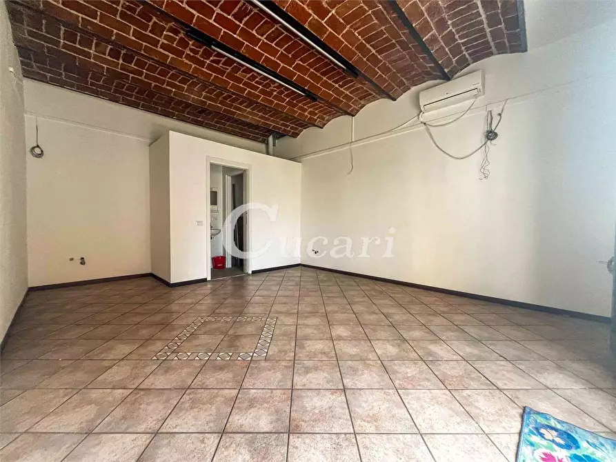 Immagine 13 di Negozio in affitto  in Via sebastiano silvestri  a Genzano Di Roma