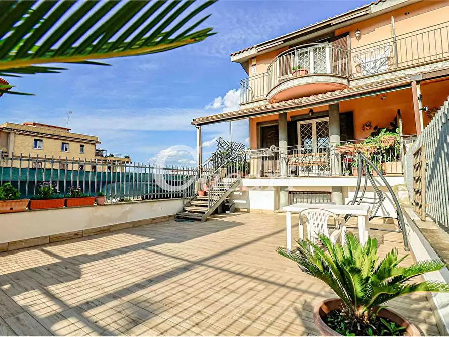 Immagine 1 di Villetta a schiera in vendita  in Via Palagonia a Roma