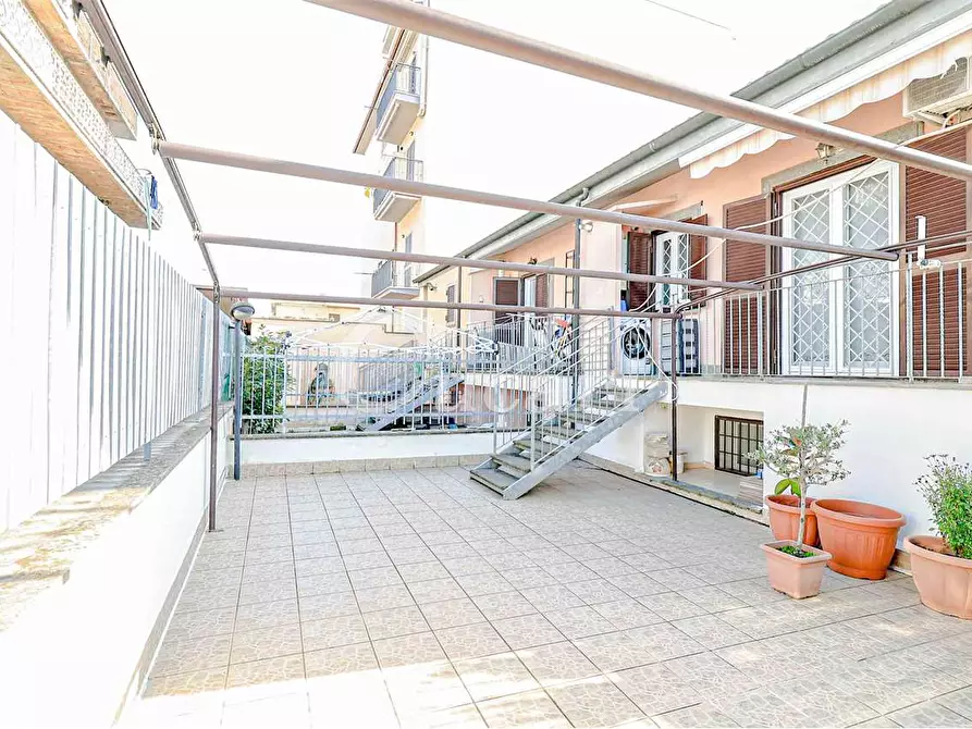 Immagine 30 di Villetta a schiera in vendita  in Via Palagonia a Roma