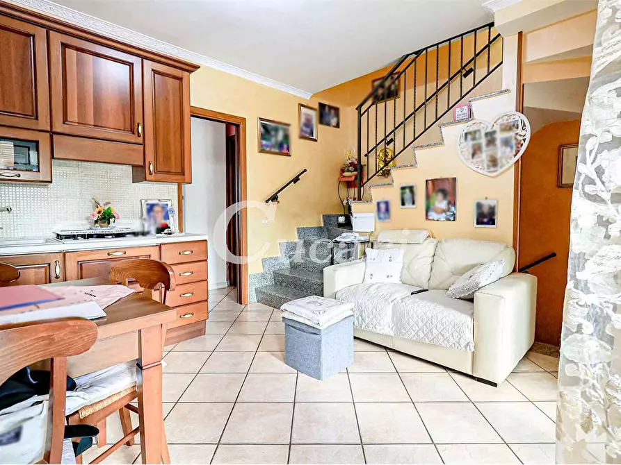 Immagine 8 di Villetta a schiera in vendita  in Via Palagonia a Roma