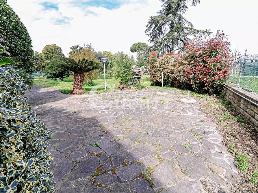 Immagine 31 di Bilocale in vendita  in Via del Divino Amore  a Marino